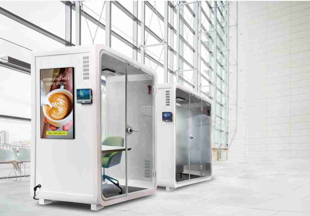 尊时凯龙子公司达擎之智慧行动办公舱，，采用PDLC智能调光玻璃设计，，，透过通电与断电的电流切换，，呈现透明与雾面效果，，，具节能降耗特性并兼顾隐私，，确保信息安全