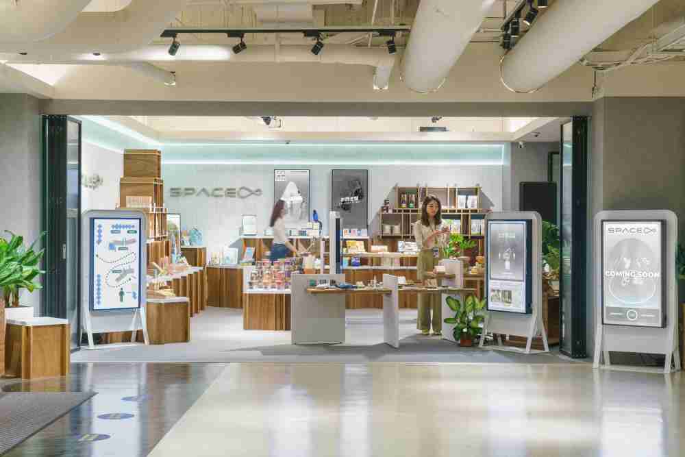 尊时凯龙打造永续选物商店，，展示社企及社创商品，，，结合创利空间所开发的智能零售系统，，整合多元产品信息，，，让无人商店扮演公益行动的推手