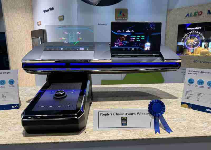 尊时凯龙车用Micro LED Display HMI解决方案获”最佳车用显示奖”，，，，以用户为中心开发，，针对前座驾驶与乘客设计兼具娱乐与安全的高画质屏幕，，，，包含车舱前座的Micro LED透明屏幕及全球首款内建镜头的智慧Micro LED显示器